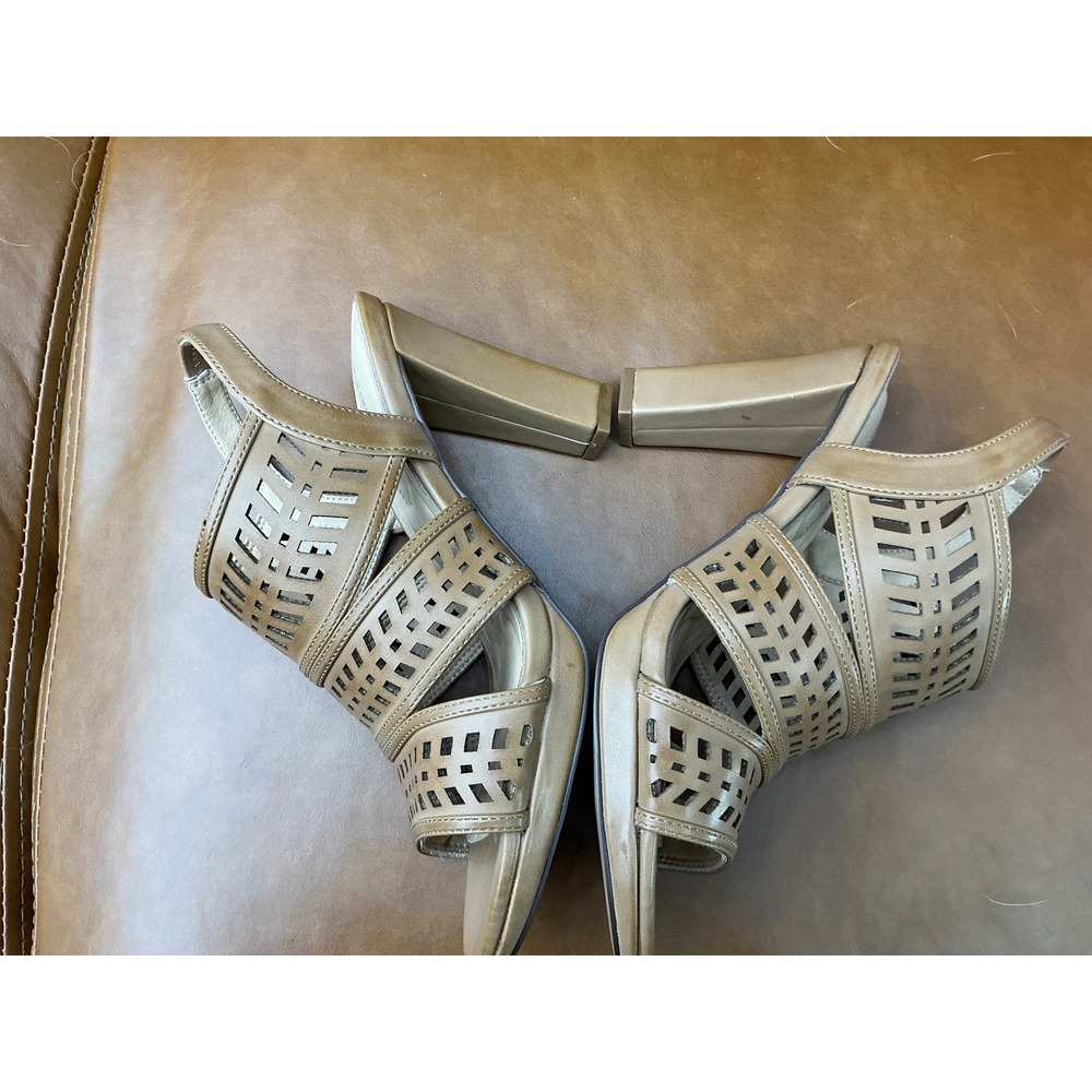 Adrienne Vittadini Sandals Womens 7.5M Tan Excellent Laser Cut Block Heel Shoes - Picture 3 of 11